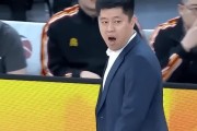 竞技宝APP-没了李春江山西彻底垮了！进攻毫无战术，内线万人捅，要不换帅？
